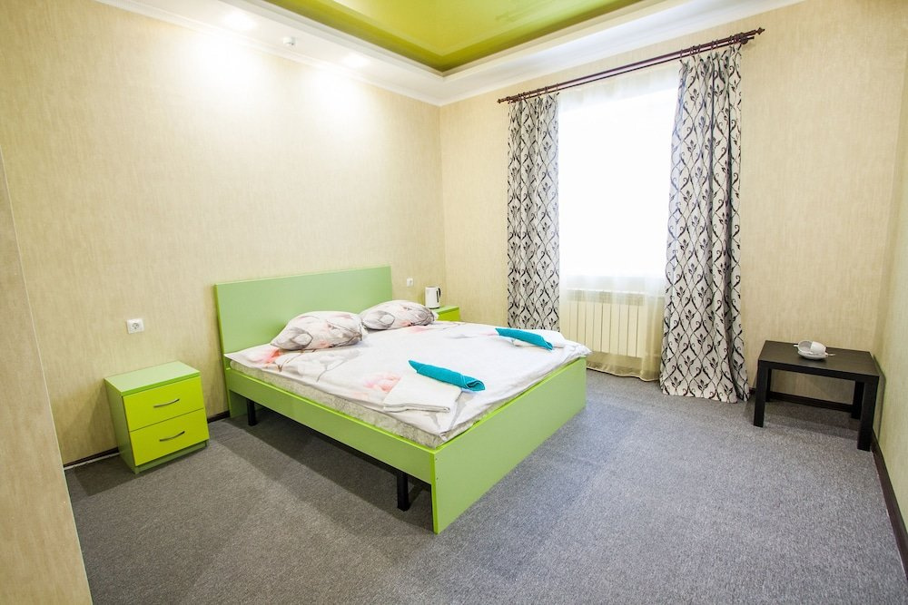 хоккейный клуб кристалл нижний тагил. страйкбольный клуб кристалл нижний новгород. нефтегазовская 10 гостиница. хк кристалл нижний тагил. кристалл баня.