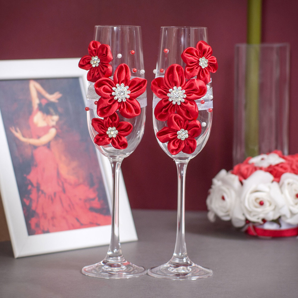 Фужеры на свадьбу жениха и невесты "Кармен" с атласными цветами в ярких красных тонах и сверкающими стразами #1