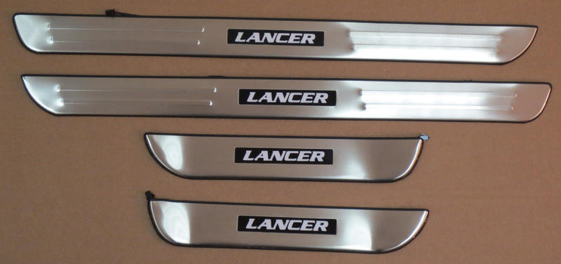 Накладки на пороги светящиеся Mitsubishi Lancer 9 2000-2010 #1