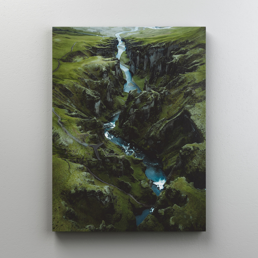 Интерьерная картина на холсте "Водопад в зеленом ущелье" пейзажи, природа, на подрамнике 45x60 см  #1