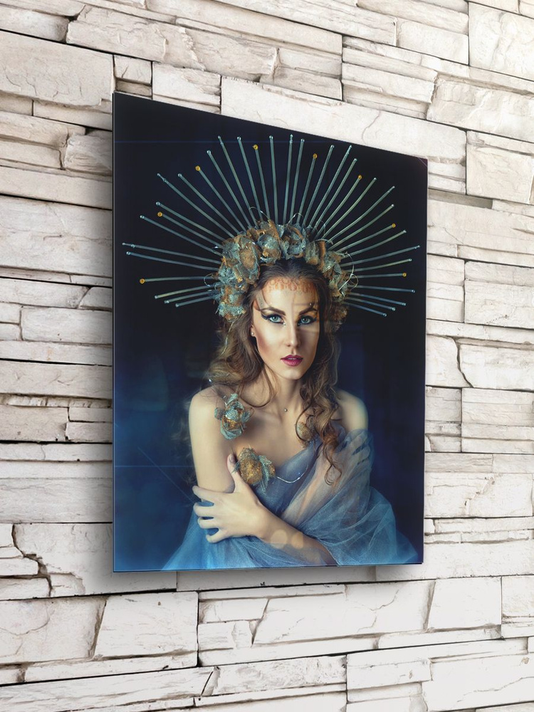 Картина на стену Postermarket "Модель в короне" 40х50 см #1