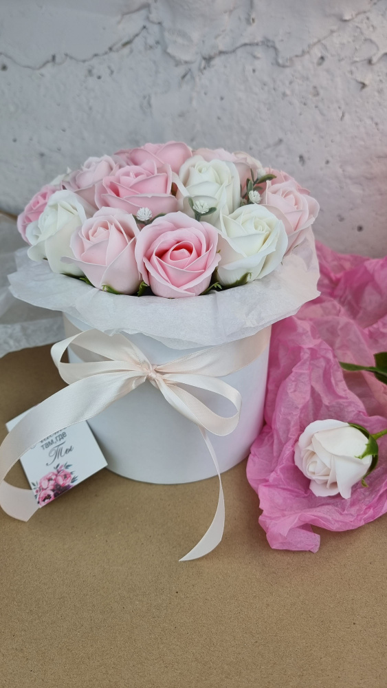Подарочный букет из 19 мыльных роз в коробке #1