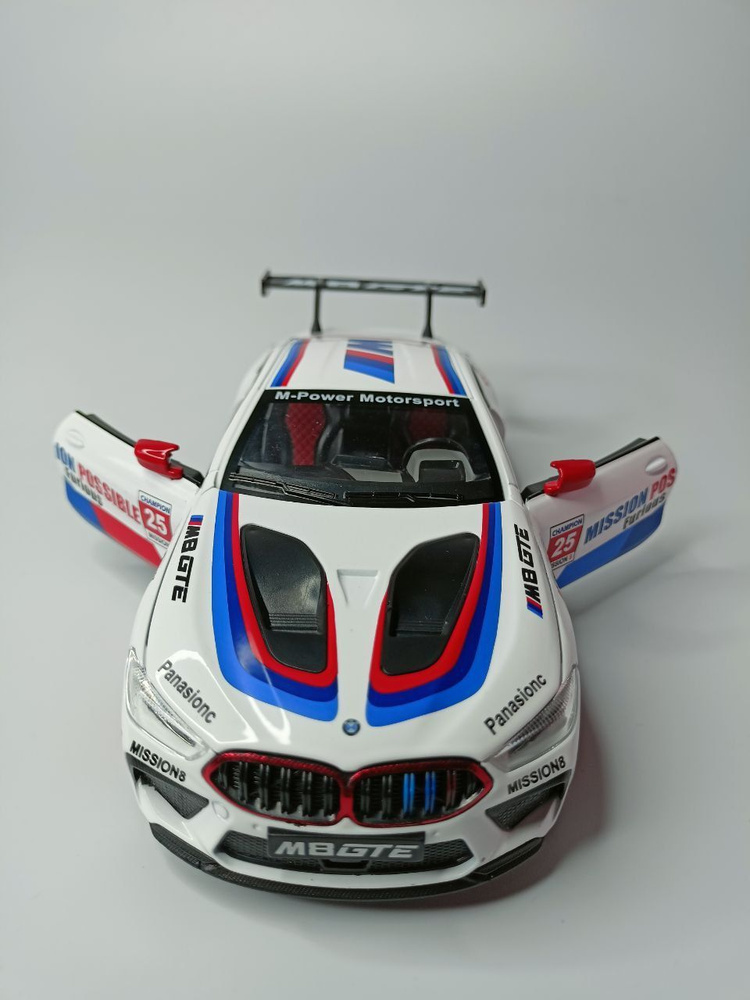 Модель автомобиля BMW M8 GTE коллекционная металлическая игрушка масштаб 1:24 белый  #1