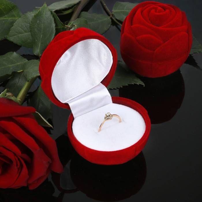 Шкатулка бархатная под кольцо Роза крупная, 5*5,5*5, цвет красный, вставка белая, 1 шт.  #1