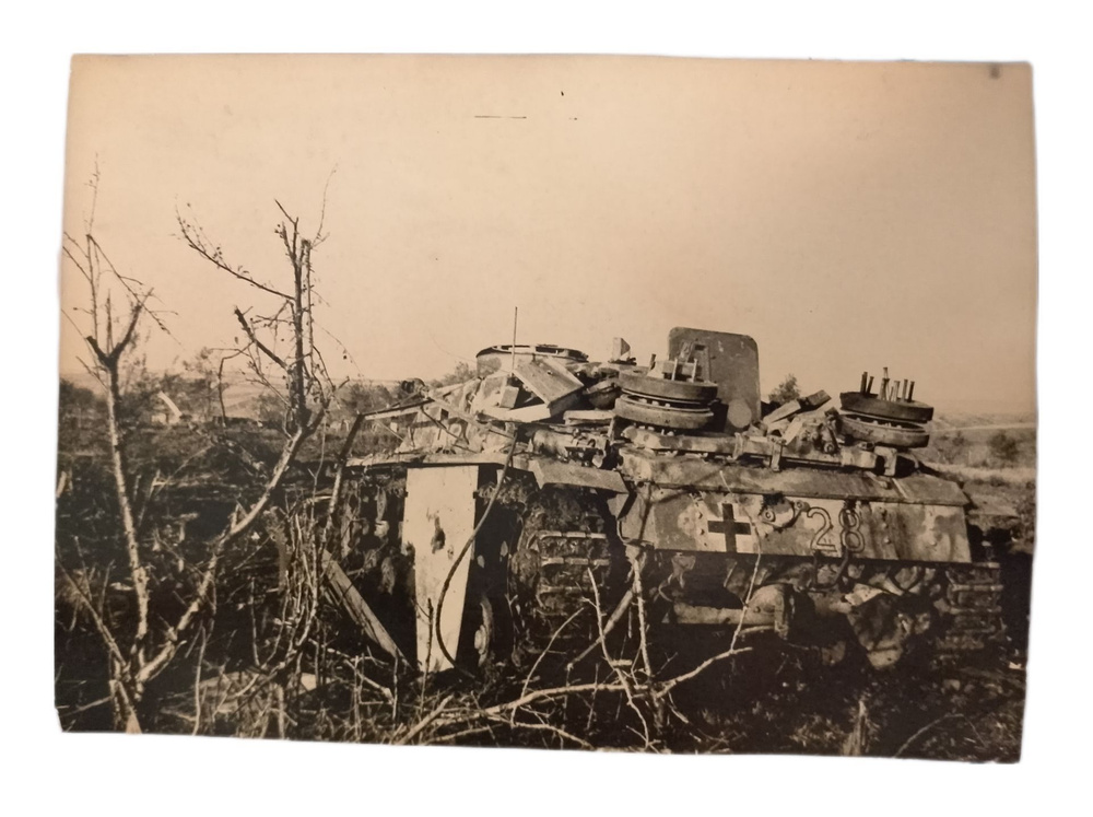 Фотография военных лет " Подбитое немецкое штурмовое орудие Stug 3"  #1