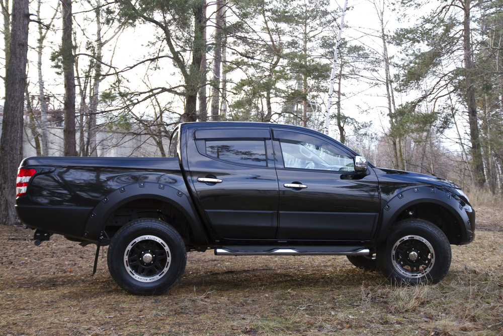 Расширители колёсных арок (вынос 60 мм) для Mitsubishi L200 2015 - 2018 (V дорестайлинг), (шагрень)  #1