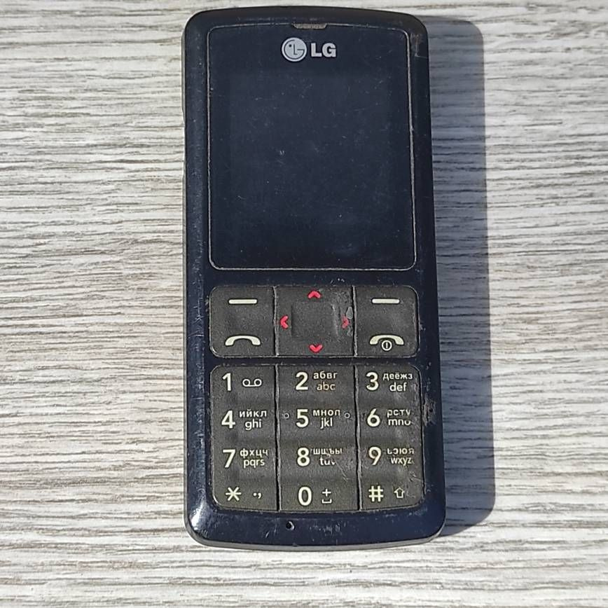 Корпус и задняя крышка сотового телефона LG KG276. Товар уцененный  #1