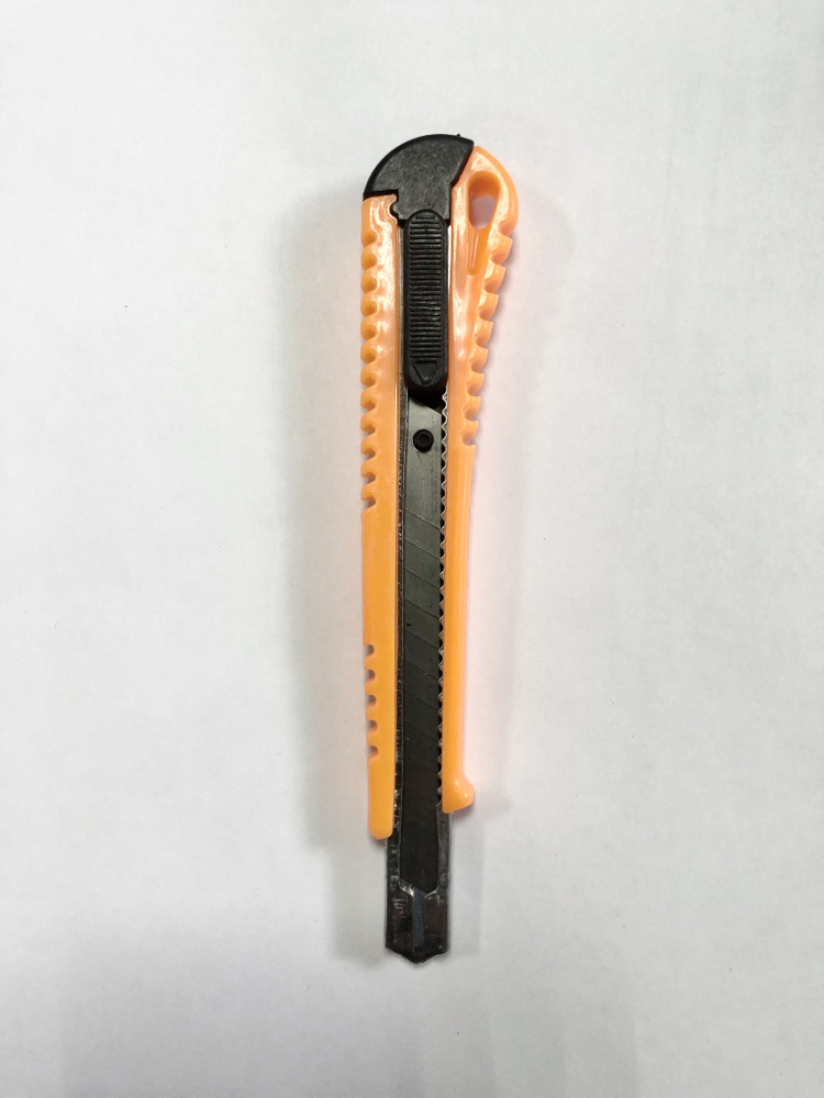 Нож канцелярский с ломающимися лезвиями 9мм Cutter knife металлическая направляющая 15  #1