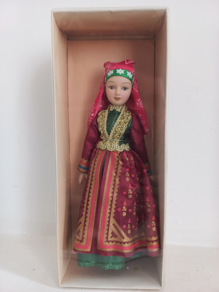 Фарфоровая кукла в Башкирском народном костюме #1