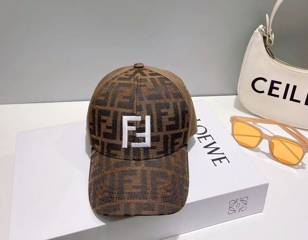 Бейсболка Fendi #1