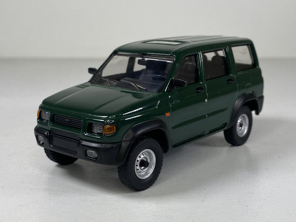 Модель коллекционная автомобиля УАЗ 3162 Симбир (2000-2005) / масштаб 1:43  #1