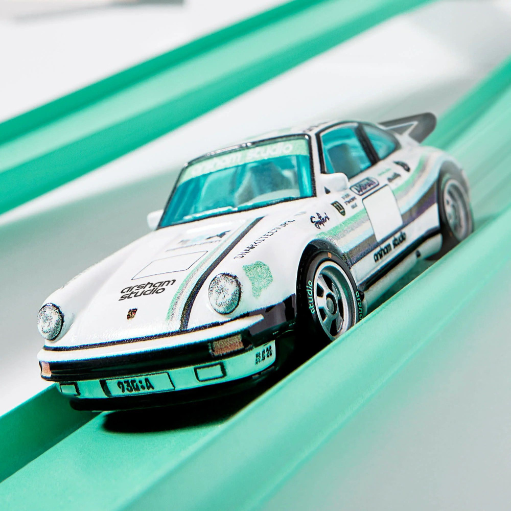 Коллекционная машинка Hot Wheels x Daniel Arsham Livery Porsche 930A (Хот Вилс х Даниэль Аршам Ливрея #1