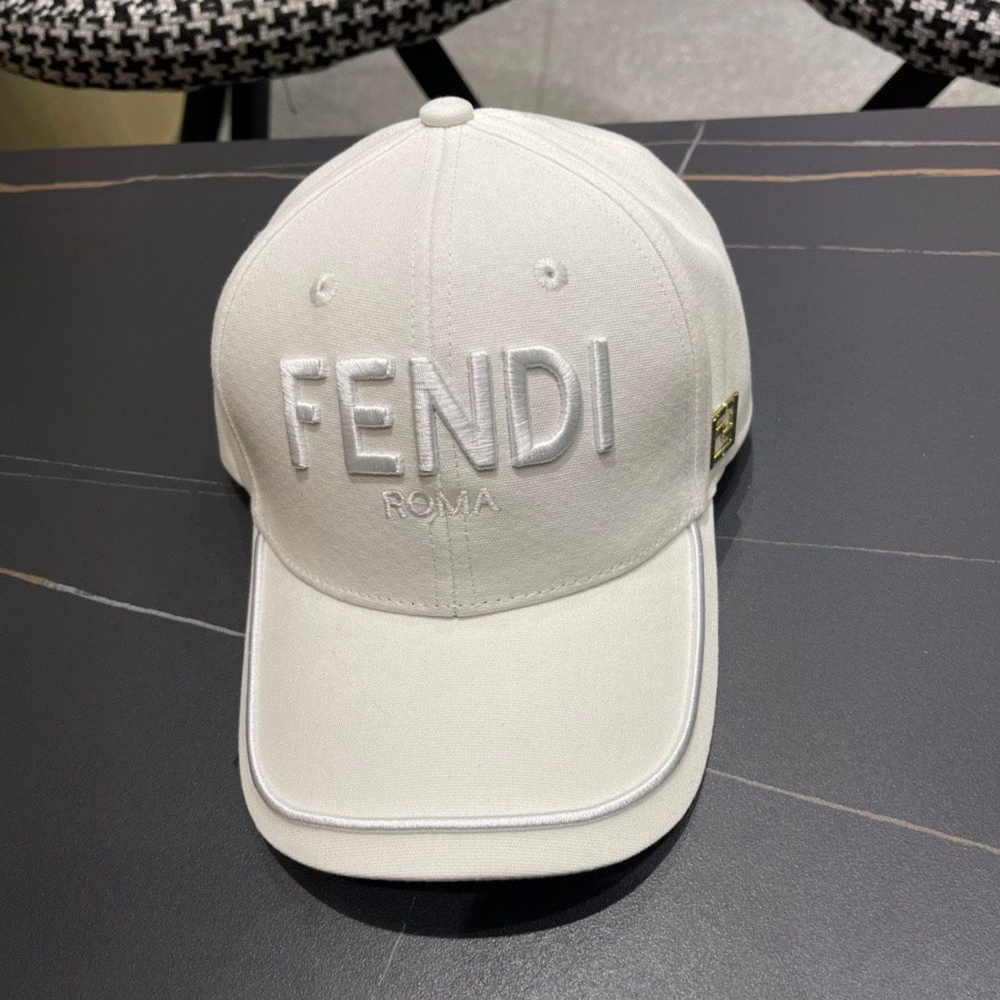 Бейсболка Fendi #1