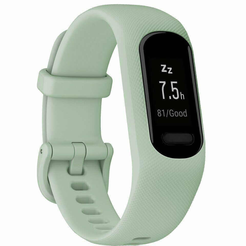 Garmin Vivosmart 5 в цвете "mint" (мятный) — это элегантные и функциональные фитнес-трекеры, предназначенные для тех, кто хочет активно отслеживать свою физическую активность и здоровье. Их стильный дизайн и продвинутые функции делают их идеальным выбором как для повседневного использования, так и для занятий спортом. Ключевые характеристики Garmin Vivosmart 5:   Дизайн и размер: Устройство имеет тонкий и легкий профиль, что делает его комфортным для ношения в течение всего дня и ночью. Мятный цвет добавляет свежести и стиля, подходящих как для женщин, так и для мужчин.  Дисплей: Vivosmart 5 оснащен ярким AMOLED-дисплеем с высоким разрешением, который обеспечивает четкость и яркость изображения. Сенсорный экран позволяет легко управлять настройками и просматривать данные.  Функции отслеживания активности: Устройство отслеживает шаги, активные минуты, расстояние, сожженные калории и различные активности. Оно также фиксирует данные о тренировках и дает возможность установить цели.  Мониторинг здоровья: Garmin Vivosmart 5 предлагает функции мониторинга сердечного ритма в режиме реального времени, отслеживание уровня стресса, мониторинг сна и уровень кислорода в крови (Pulse Ox). Эти функции помогают лучше понять состояние своего здоровья.  Автономность: Устройство поддерживает длительное время работы от аккумулятора, достигающее до 7 дней, что позволяет не беспокоиться о частой зарядке.  Синхронизация со смартфоном: Vivosmart 5 можно синхронизировать с мобильным приложением Garmin Connect, которое позволяет анализировать данные о физической активности и здоровье, а также получать уведомления о сообщениях и вызовах прямо на запястье.  Спортивные режимы: Хотя Vivosmart 5 предназначен в первую очередь для отслеживания активности, он поддерживает множество предустановленных спортивных режимов, включая бег, пешие прогулки и другие. Заключение  Garmin Vivosmart 5 в мятном цвете — это привлекательный и функциональный фитнес-трекер, который сочетает в себе стильный внешний вид и передовые технологии отслеживания здоровья и активности. Это отличное решение для людей, стремящихся поддерживать активный образ жизни и заботиться о своем здоровье.