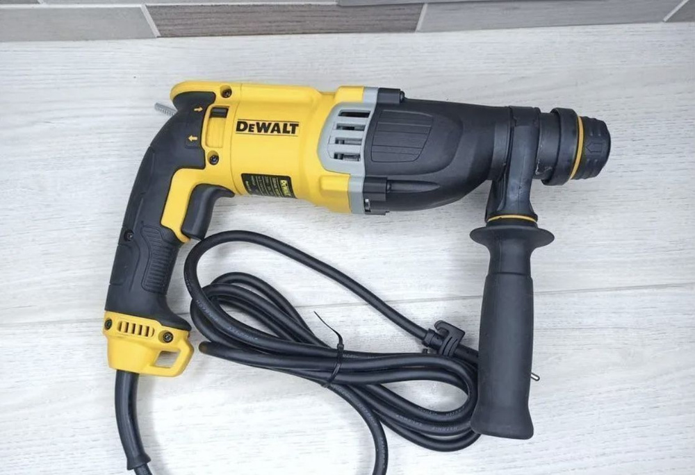 DeWalt Перфоратор 900 Вт #1