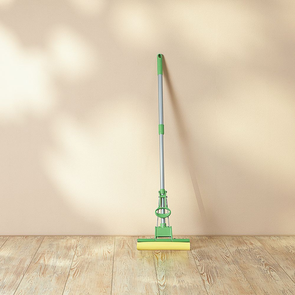 Швабра для мытья полов с отжимом Vetta - идеальный выбор для эффективной и удобной уборки вашего дома. Это надежный и удобный инструмент, который облегчит вам жизнь и сэкономит время.
