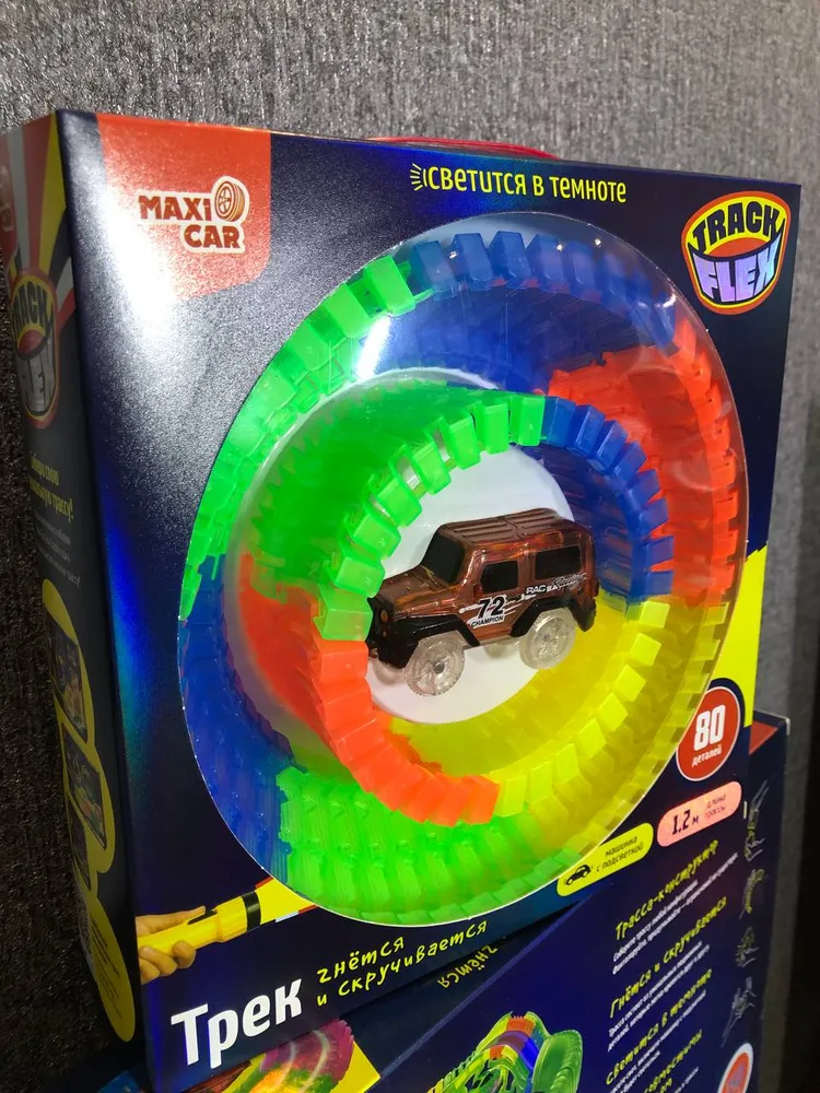 Детские игрушки: машинка игрушечная для дороги и игр