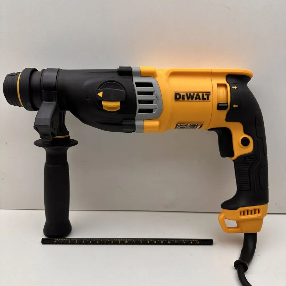 DeWalt Перфоратор 900 Вт #1