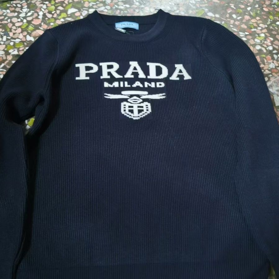 Свитер Prada #1