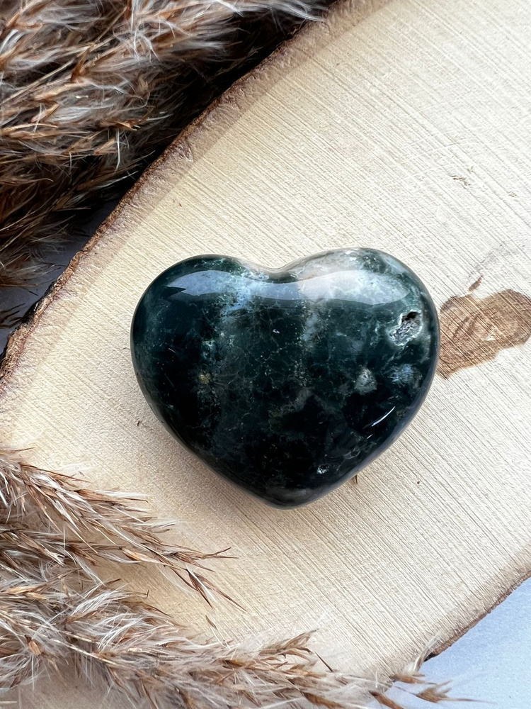 Фигурка "Сердце моховое" из натурального камня Агат моховой. 35х41х18 мм., 34 гр.  #1