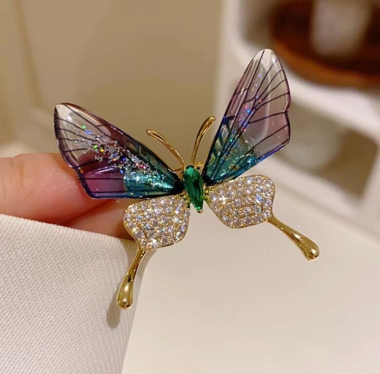 Брошь женская "Бабочка с фианитами" размер 35*35мм. цвет фиолетовый  #1