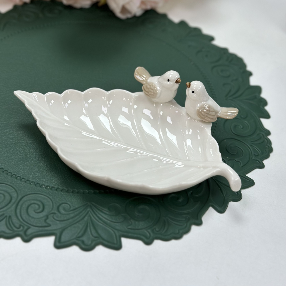 Керамическое блюдо Птички на листе (длина 21см, белый) ТОиТО  #1
