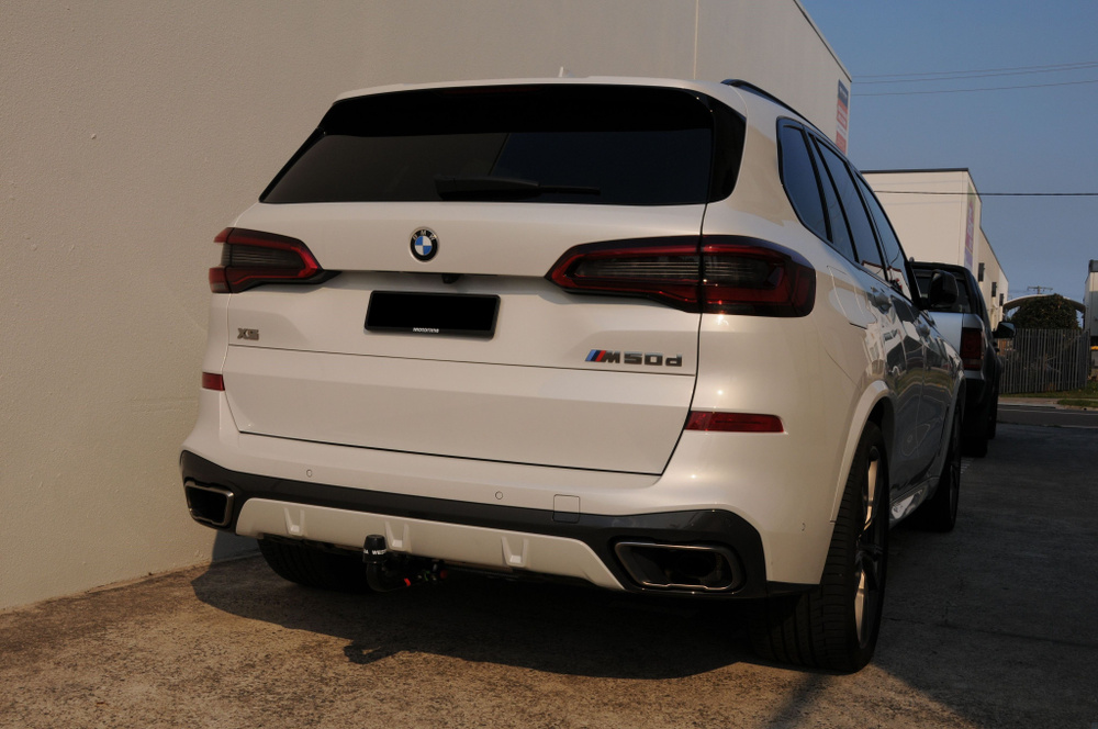 Фаркоп с электрикой Smart Connect для BMW X5 (2018-2022) (кроме Long), X6 (2019-2022), X7 (2019-2022) #1