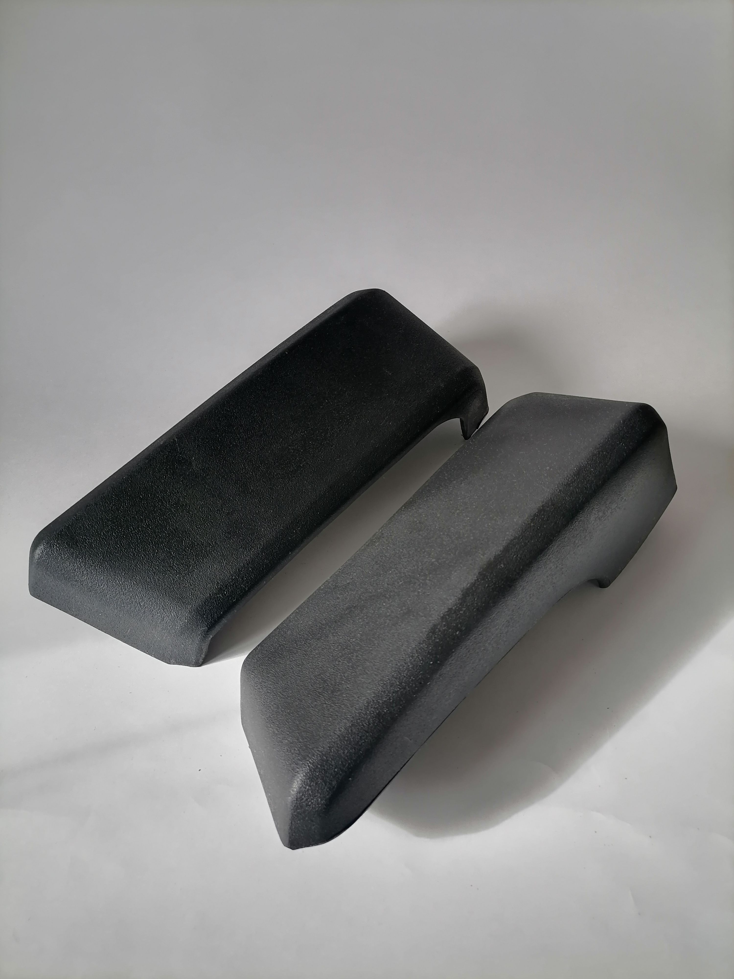 Накладки(клыки)заднегобамперанива2121новогообразцасболтами,комплект2шт.