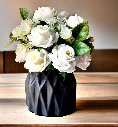 белые розы в черном кашпо / сувенирный мыльный букет/ подарок девушке на день рождения  #1