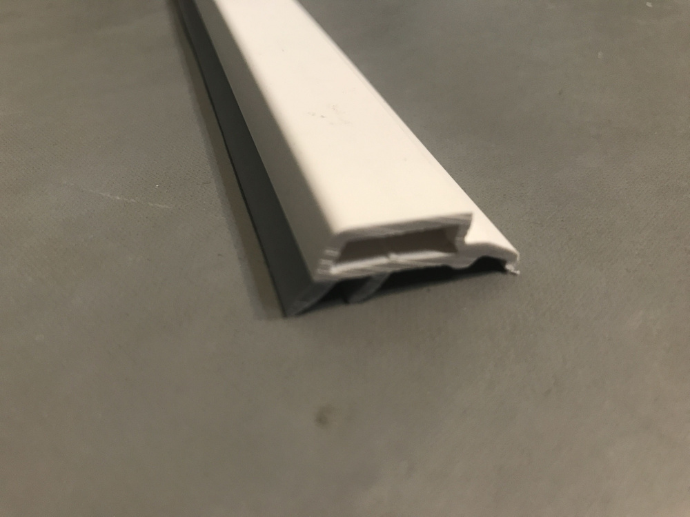 Штапик ПВХ 6,5 мм для профиля Rehau, Brusbox 60мм/70мм (стеклопакет 32/40 мм.), серый уплотнитель, 1450мм, #1