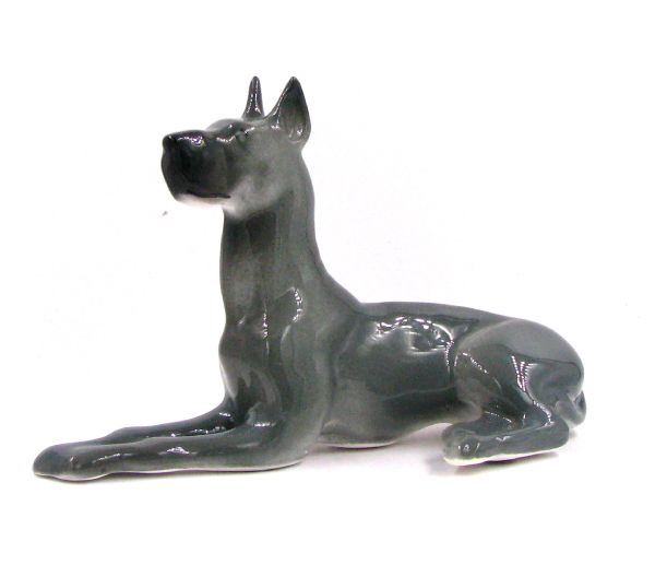 Дог лежит (окрас серый) Фарфоровая статуэтка собаки #1