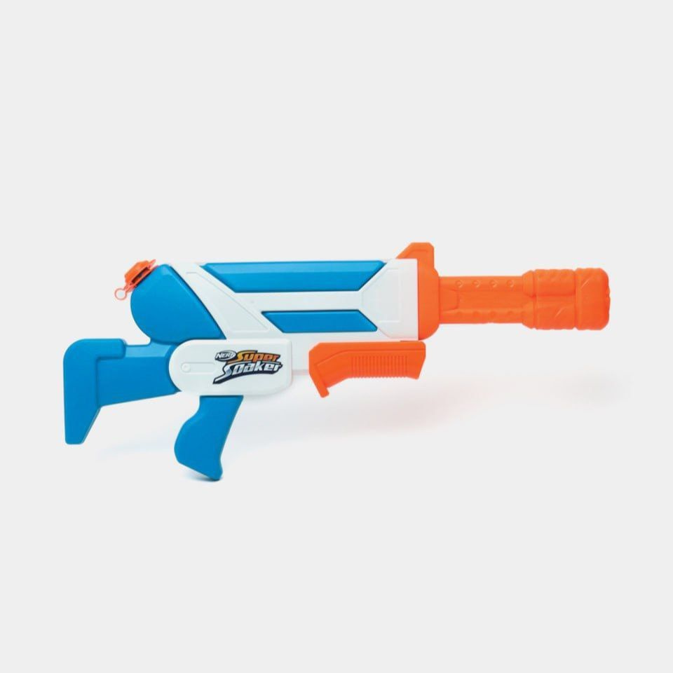 Nerf Super Soaker Twister. Это водный бластер для мальчиков и девочек, который позволит детям от 6 лет испытать настоящие водные приключения на открытом воздухе. С помощью этого большого водяного бластера Нерф, ребята смогут устроить забавные водные бои с друзьями и семьей во время летних каникул и просто в жаркую погоду