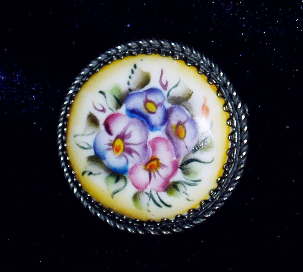 Брошь "Фиалки" / Значок Ручная работа Живопись / Эмаль Финифть ...