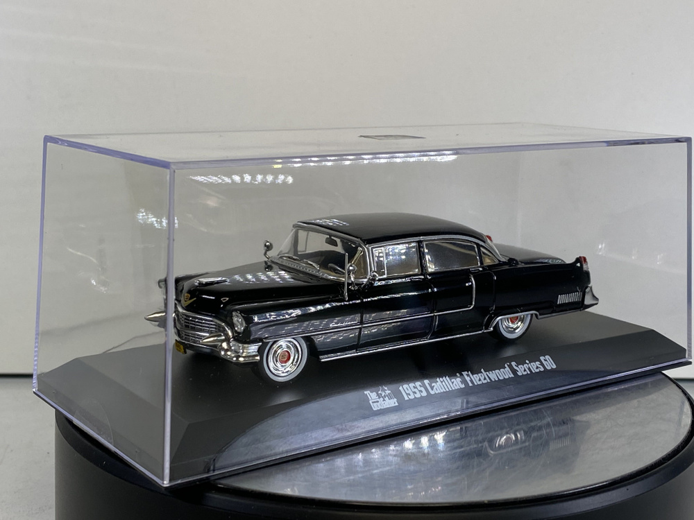 Модель коллекционная автомобиля CADILLAC Fleetwood / масштаб 1:43  #1