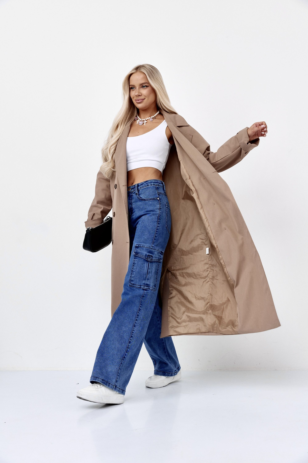 Женские джинсы карго-идеальный выбор для стильных девушек, которые хотят выглядеть модно и элегантно. Наш бренд предлагает широкий выбор размеров, чтобы каждая могла найти идеальную пару.