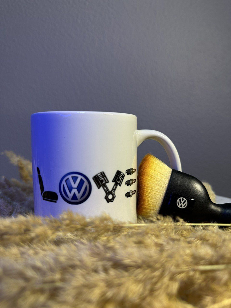 Подарочный набор автолюбителю марки Фольксваген - щетка и кружка Volkswagen  #1