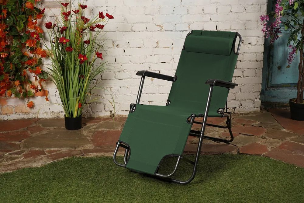 Складное кресло-шезлонг для отдыха / Стул пляжный раскладушка зеленого цвета / Лежак для дачи  #1