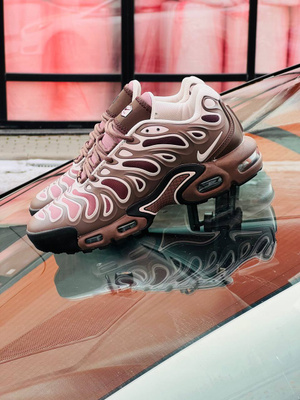 air max plus black and pink