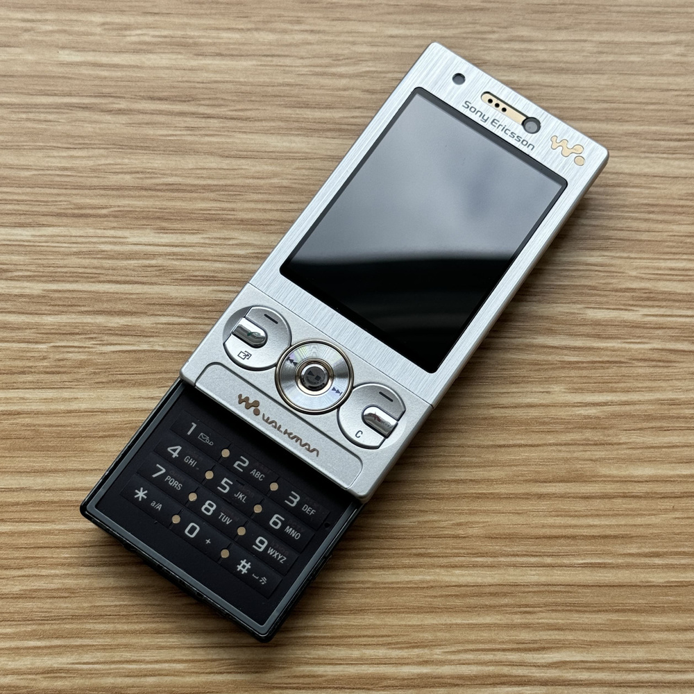 Sony Ericsson Мобильный телефон W705, серебристый #1