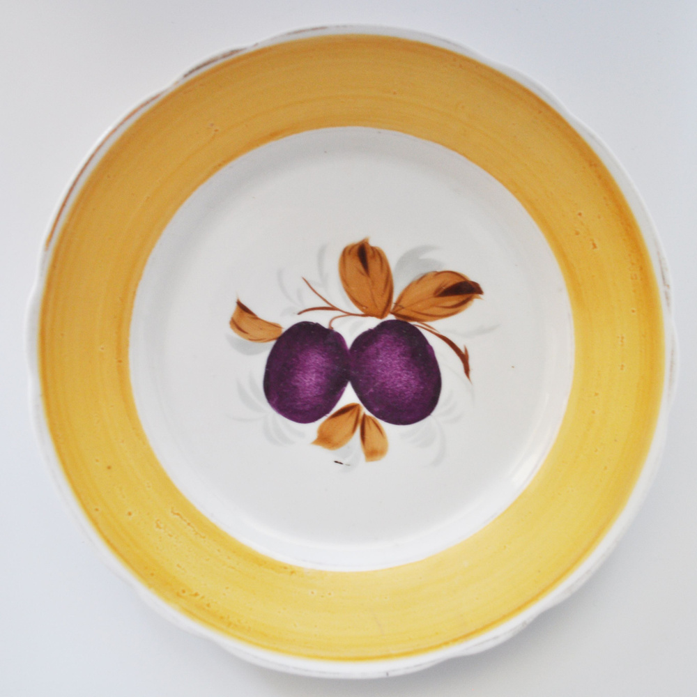 Винтажная тарелка с ручной росписью "Слива". Фарфор, роспись, золочение. Середина 20 в.  #1