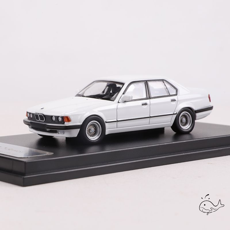 DCM 1:64 BMW E32 Коллекционное издание, металлическая модель, Игрушка в подарок  #1