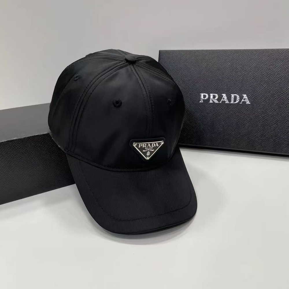 Бейсболка Prada #1