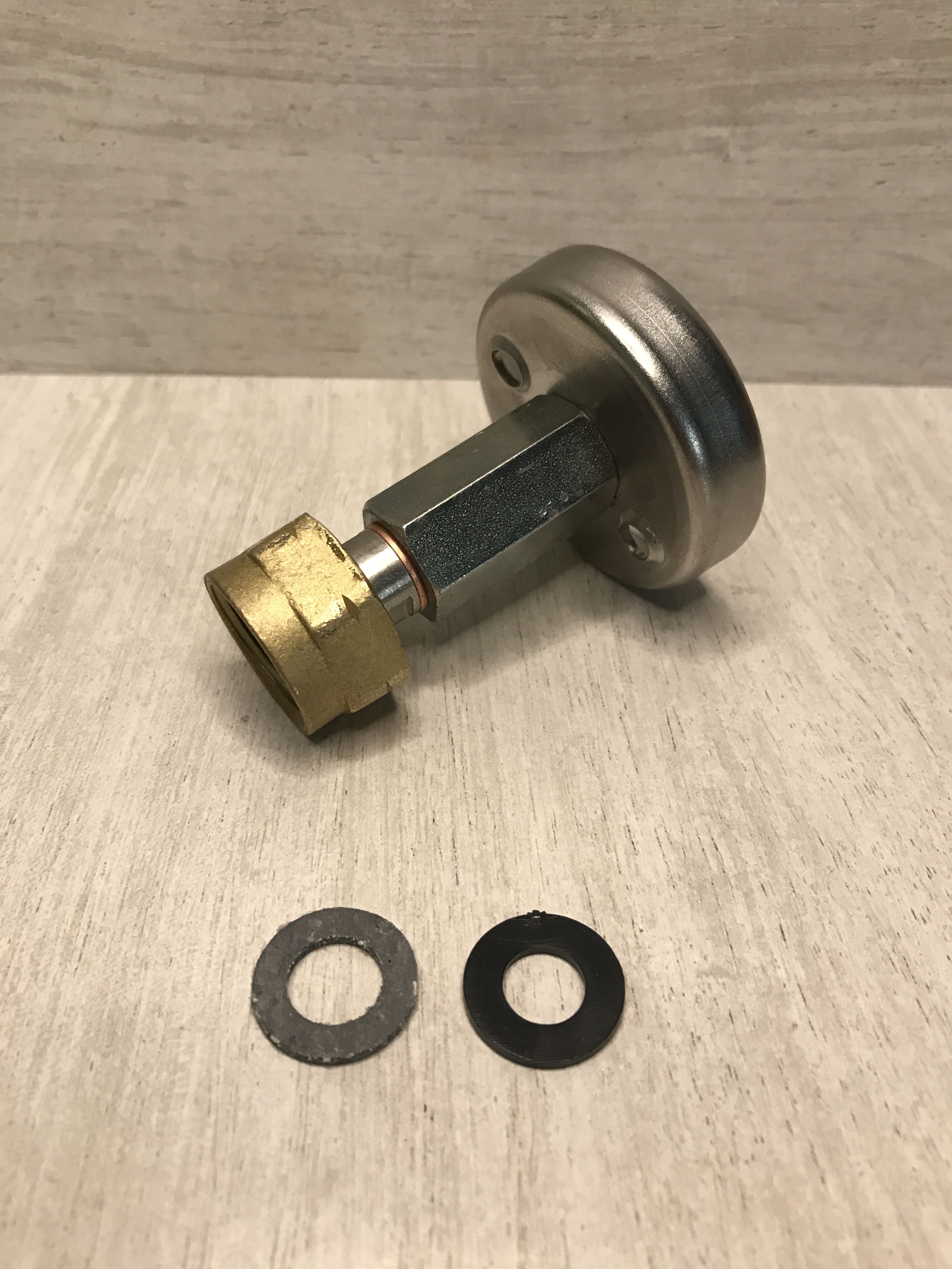 Переходникдлязаправкигазовогобаллонасобратнымклапаном