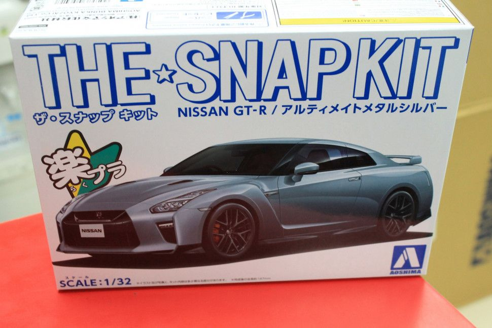 Сборная модель Aoshima 1:32 05641 Nissan GT-R (Ultimate Metal Silver) #1