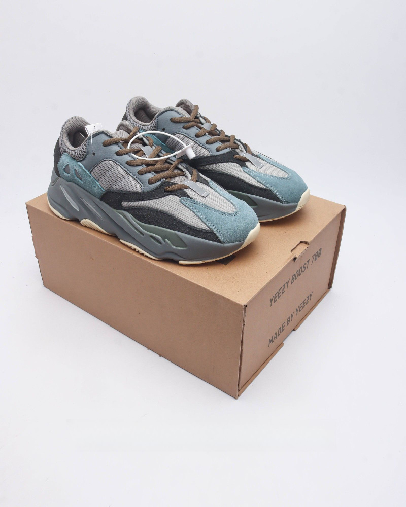 Кроссовки adidas Yeezy boost 700 V2 #1