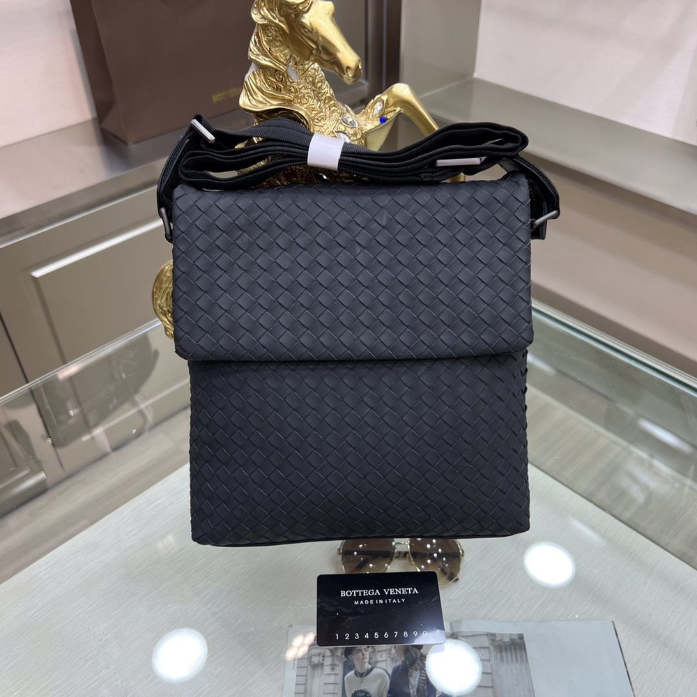 BOTTEGA VENETA Сумка на плечо бананка #1