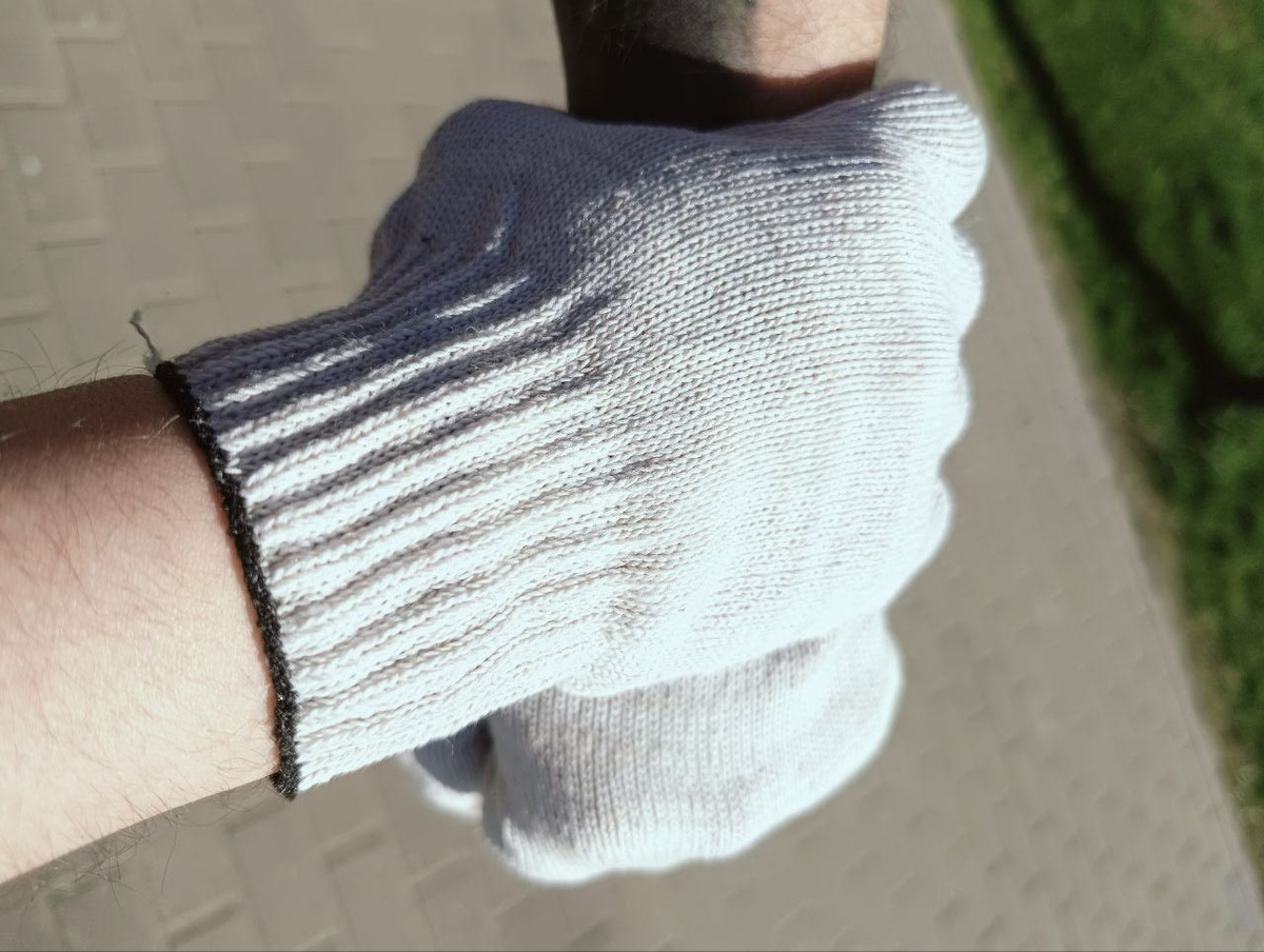 10 класс перчаток хб означает повышенную плотность вязки, при которой используется более тонкая пряжа, чем для 7 класса вязки. Такие перчатки отлично защищают от различных производственных загрязнений, а также сохраняют высокую чувствительность рук. Чаще всего используются для проведения тонких работ.