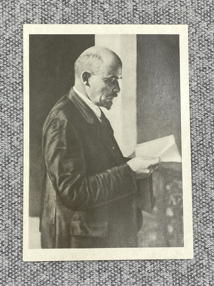 Коллекционная открытка СССР - В.И. Ленин на 2 конгрессе Коминтерна в Кремле  #1