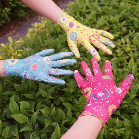 Наши перчатки изготовлены из прочного и долговечного материала (100% нейлон), который не только обеспечивает хорошую защиту рук, но и позволяет им дышать. Это особенно важно в жаркую погоду, когда работа на садовом участке может быть особенно тяжелой. Вы не будете испытывать дискомфорта и потливости, так как наши перчатки обладают отличной вентиляцией.