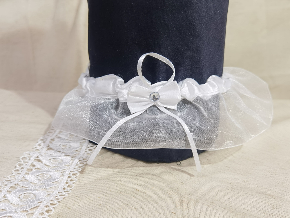 Подвязка для невесты из органзы в белом цвете с бантиком.  #1